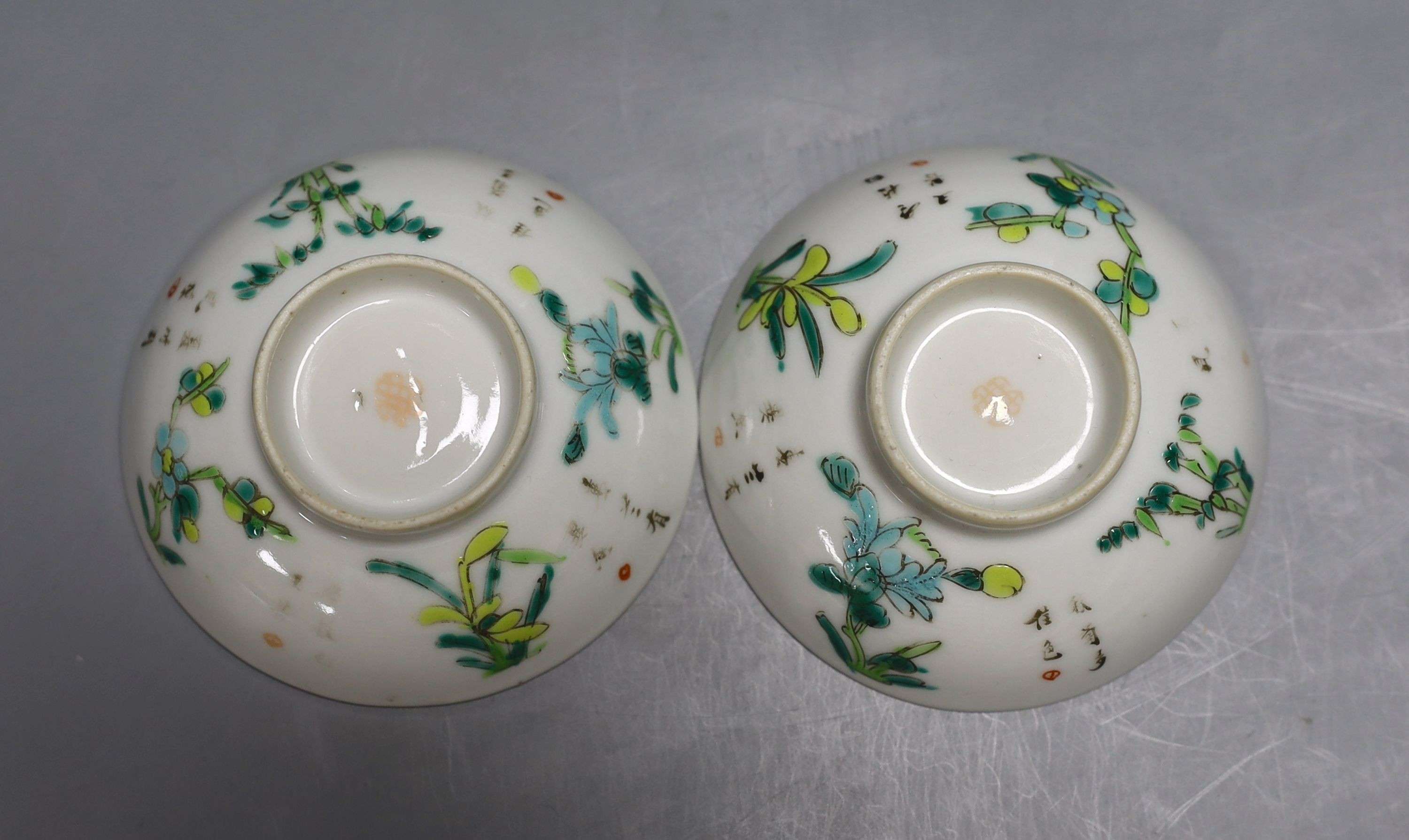 A 15th century Annamese blue and white box and cover, an 18th century Chinese blue and white dish and other Chinese ceramics (7)